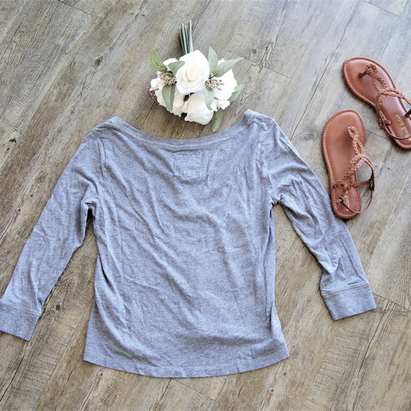 Quarter Sleeve Scoop Neck Tee - Picture 2 of 3